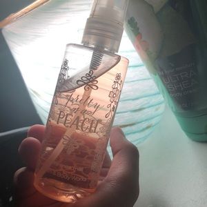 Bath and body works pretty as a peach